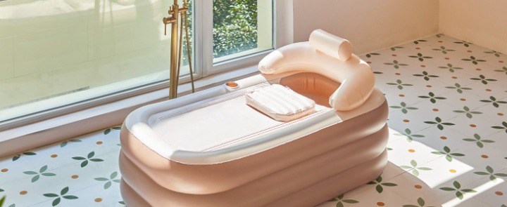 Imagine cu cada gonflabilă Premium în nuanța crem, prezentând textura moale și designul elegant.