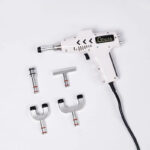 Aparat Chiropractic Electric pentru Corectarea Posturii, 750 N, Masaj Tip Pistol pentru Gat, Spate, Coloana, Maini si Picioare, 5 Accesorii, Motor Silentios, Geanta de Depozitare, Alb