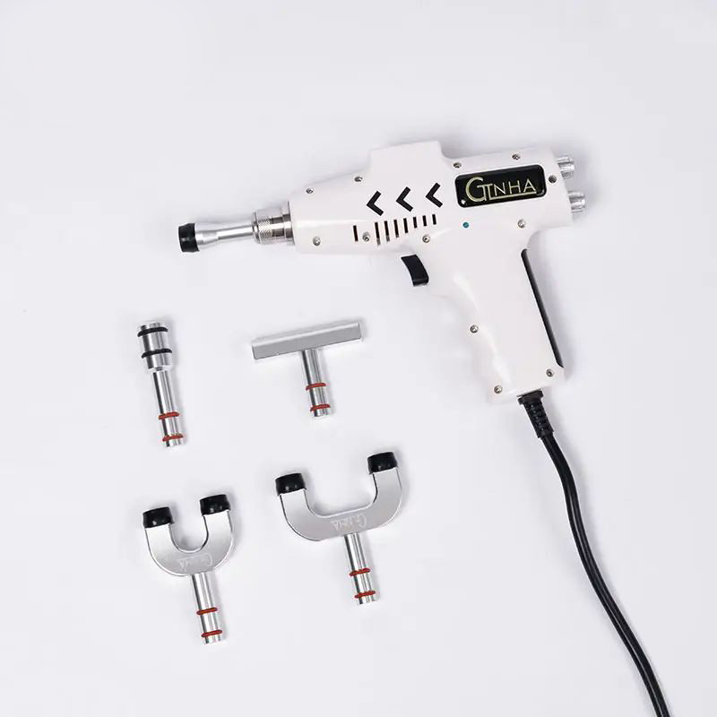 Aparat Chiropractic Electric pentru Corectarea Posturii, 750 N, Masaj Tip Pistol pentru Gat, Spate, Coloana, Maini si Picioare, 5 Accesorii, Motor Silentios, Geanta de Depozitare, Alb